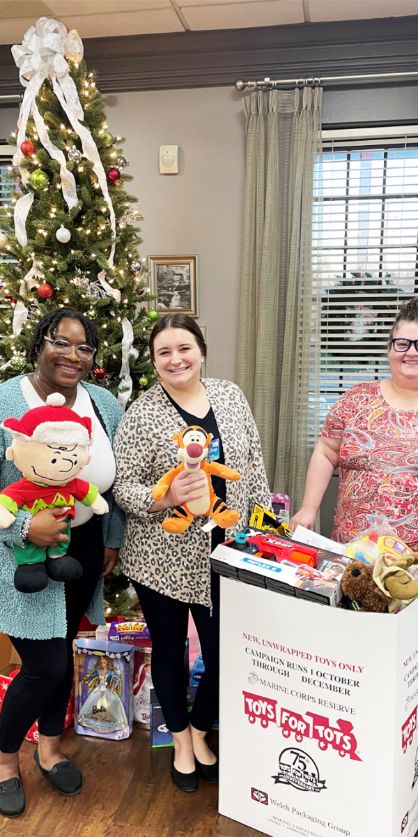 banksouth watkinsville team members collecting toys for tots