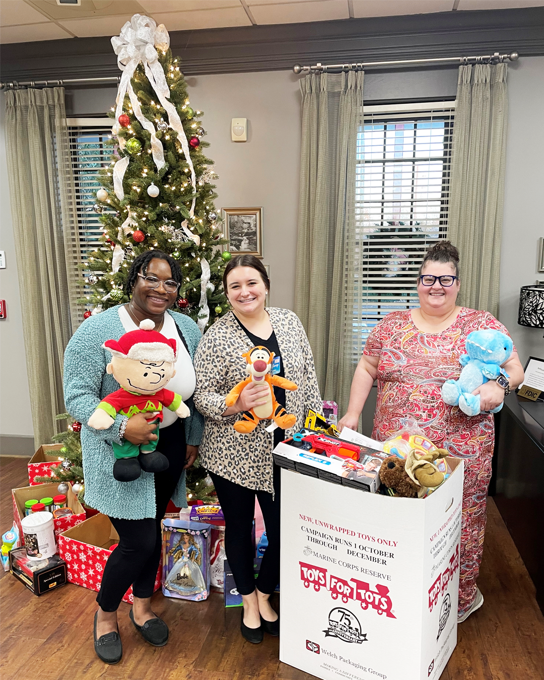 banksouth watkinsville team members collecting toys for tots